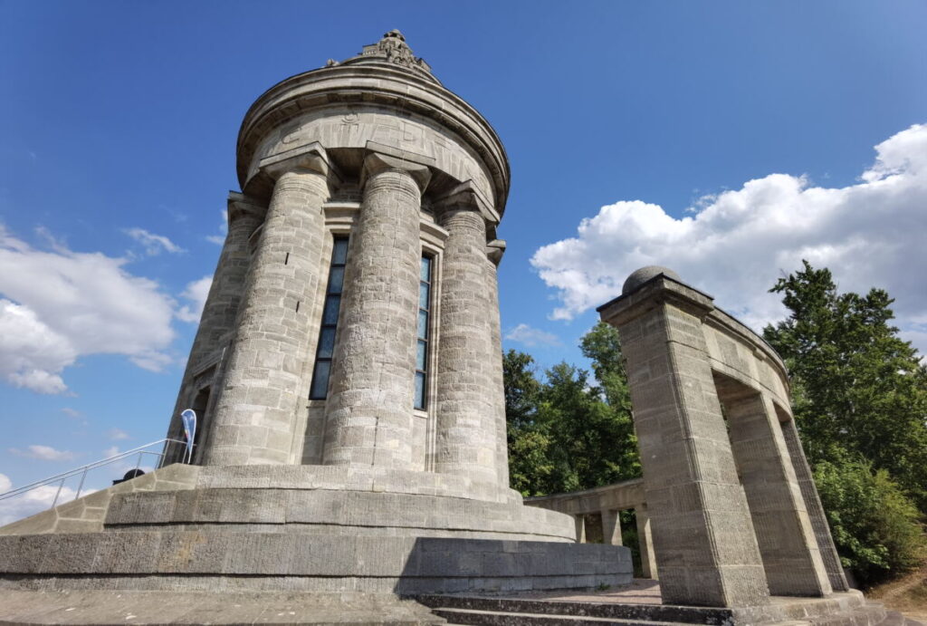 Das Burschenschaftsdenkmal Eisenach - von hier hast du den Ausblick auf die Wartburg und die Stadt