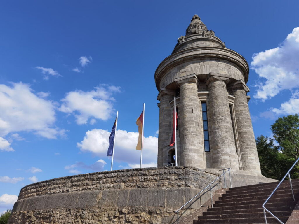 Eisenach Sehenswürdigkeiten mit Ausblick - das Burschenschaftsdenkmal auf der Anhöhe 