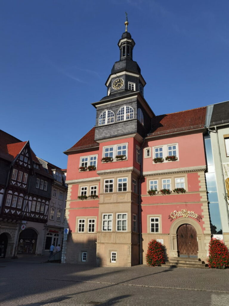 Entdecke die Eisenach Sehenswürdigkeiten in der Altstadt rund um das Rathaus am Marktplatz